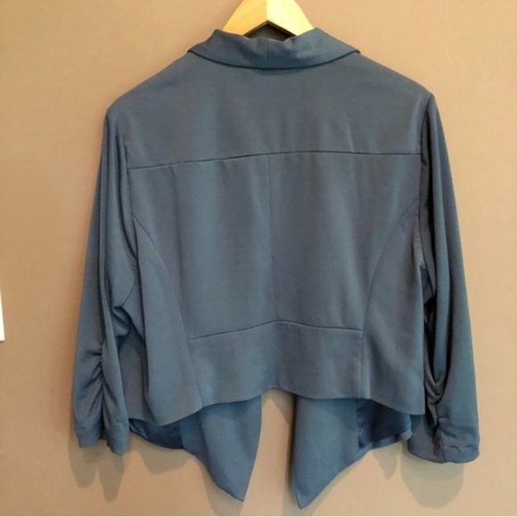 Torrid Blue crepe open blazer with Ruched Sleeves - Picture 8 of 9